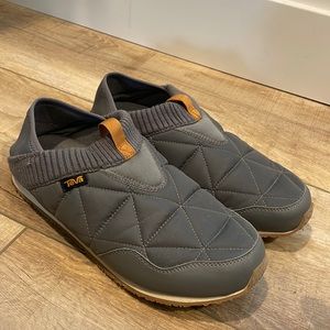 Men’s Teva slipper/shoes